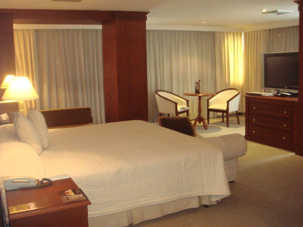 Hotel Emperador Ambato Exteriör bild