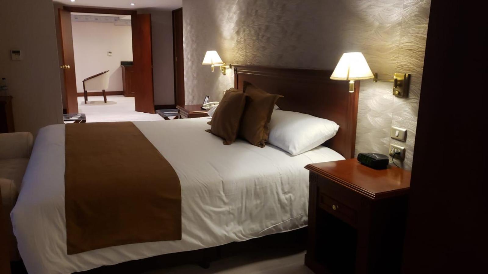 Hotel Emperador Ambato Exteriör bild