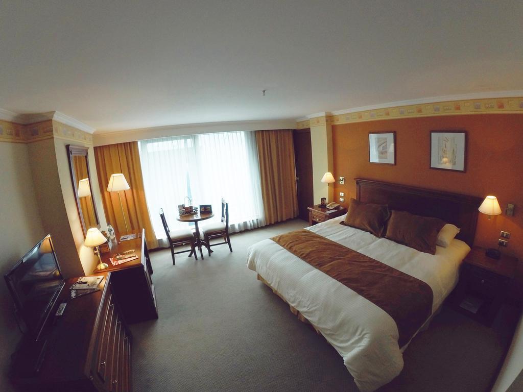 Hotel Emperador Ambato Exteriör bild