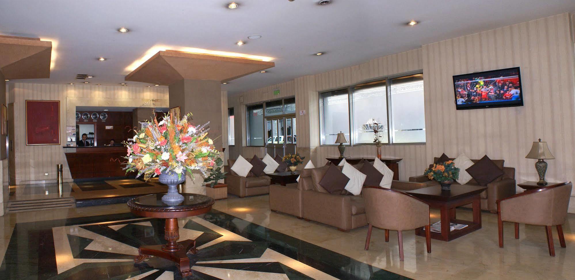 Hotel Emperador Ambato Exteriör bild