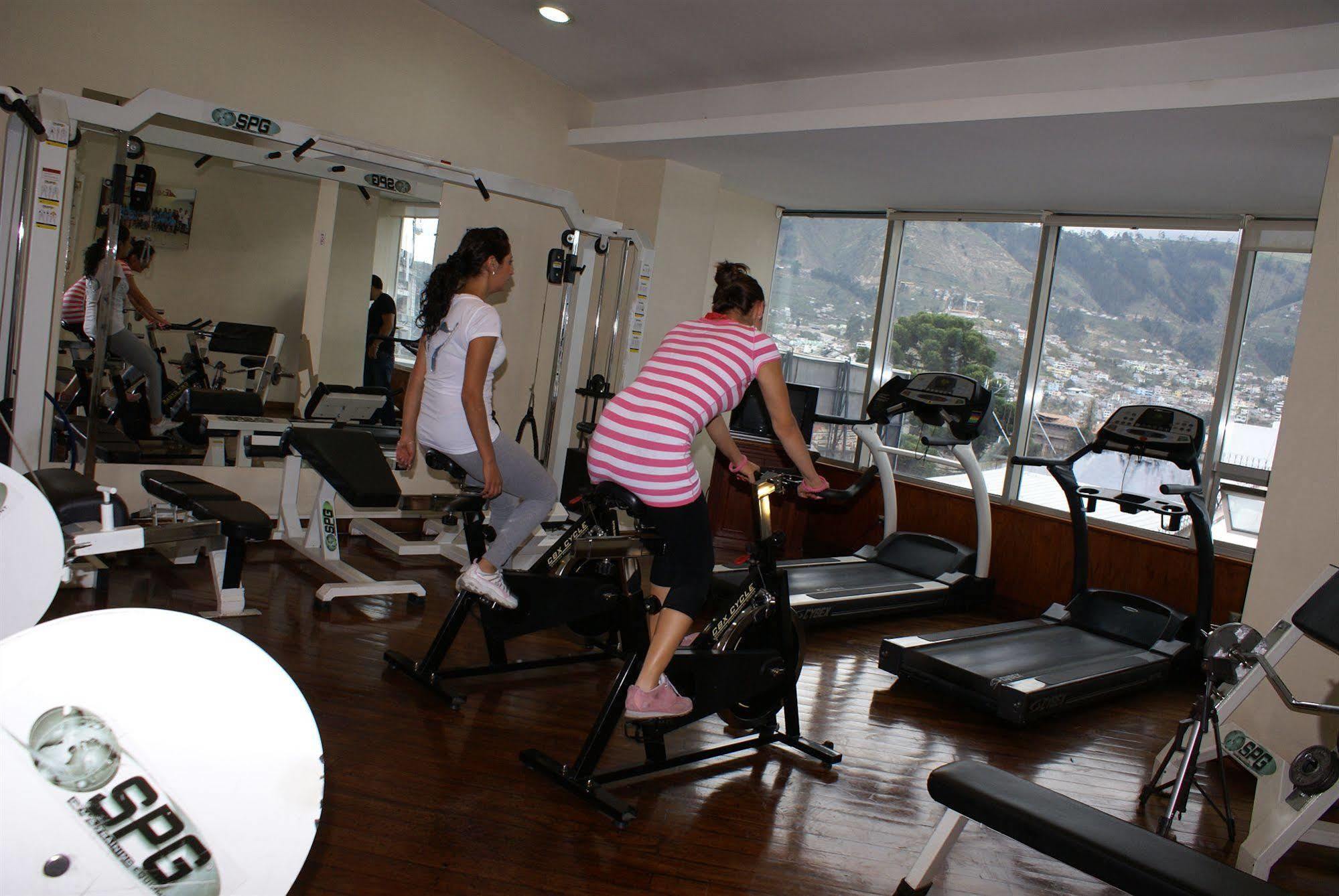 Hotel Emperador Ambato Exteriör bild
