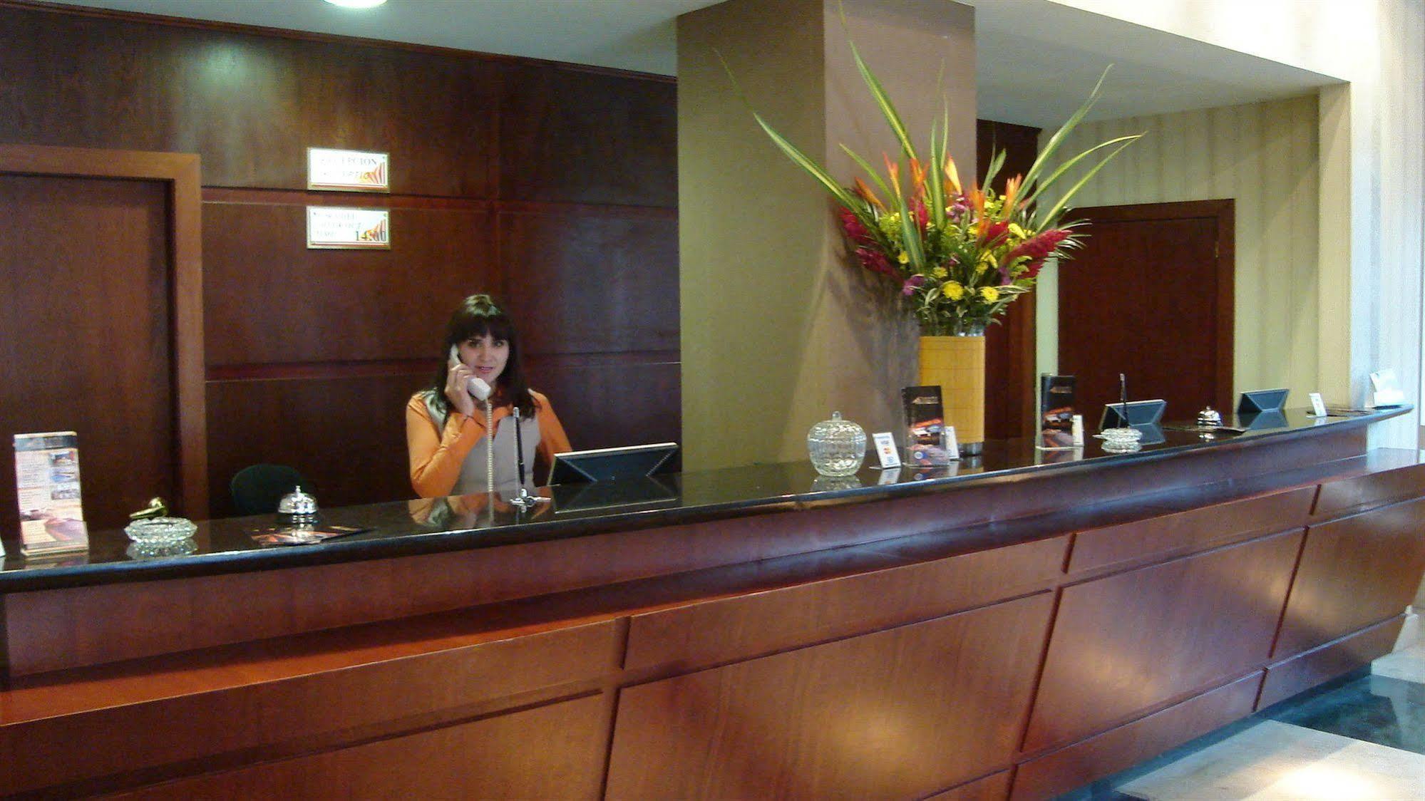 Hotel Emperador Ambato Exteriör bild