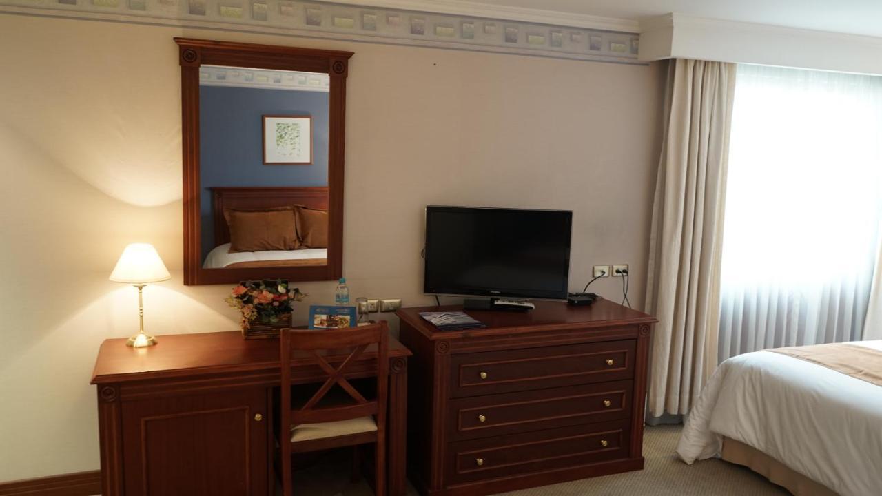 Hotel Emperador Ambato Exteriör bild