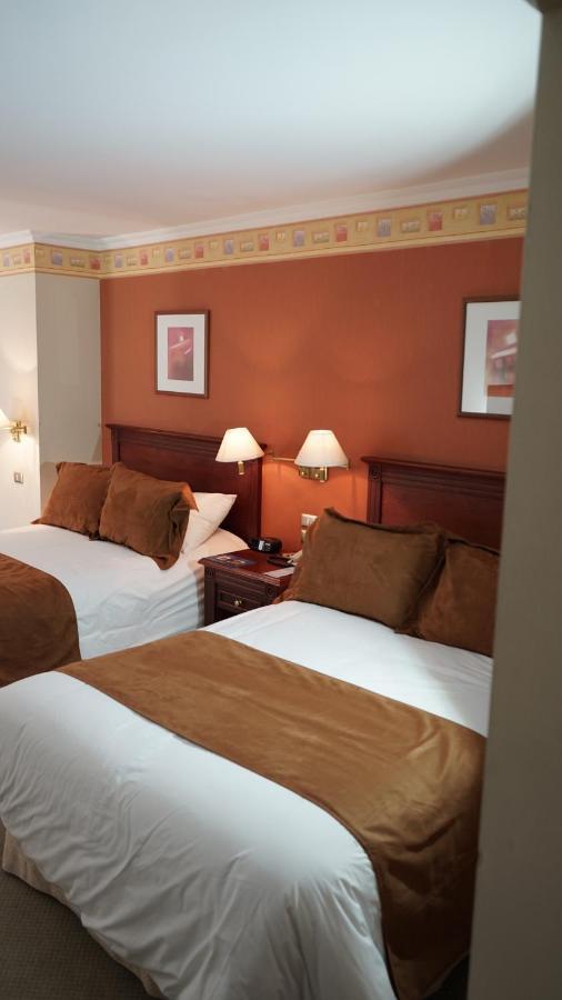 Hotel Emperador Ambato Exteriör bild