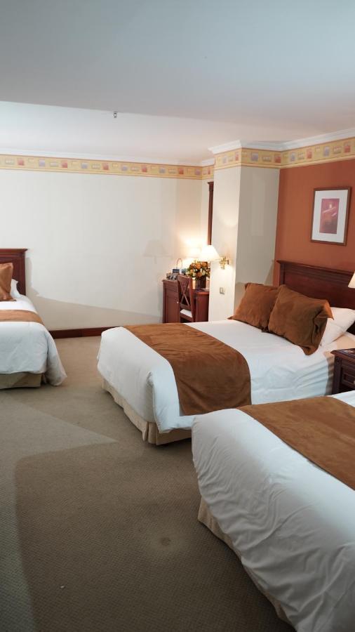 Hotel Emperador Ambato Exteriör bild