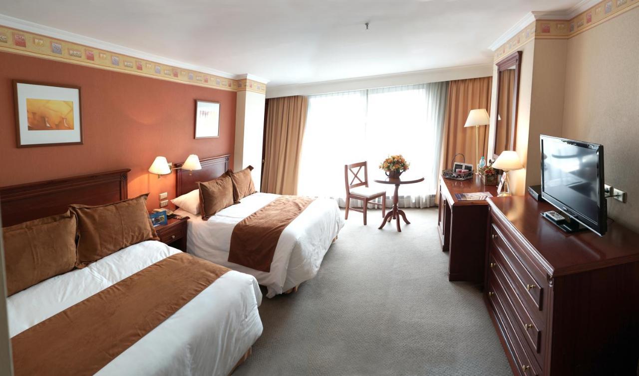 Hotel Emperador Ambato Exteriör bild
